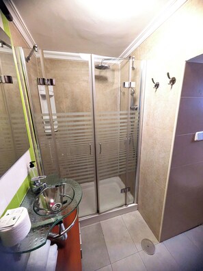 Towels, soap, toilet paper - Barrio de las Letras Studio (Madrid)
