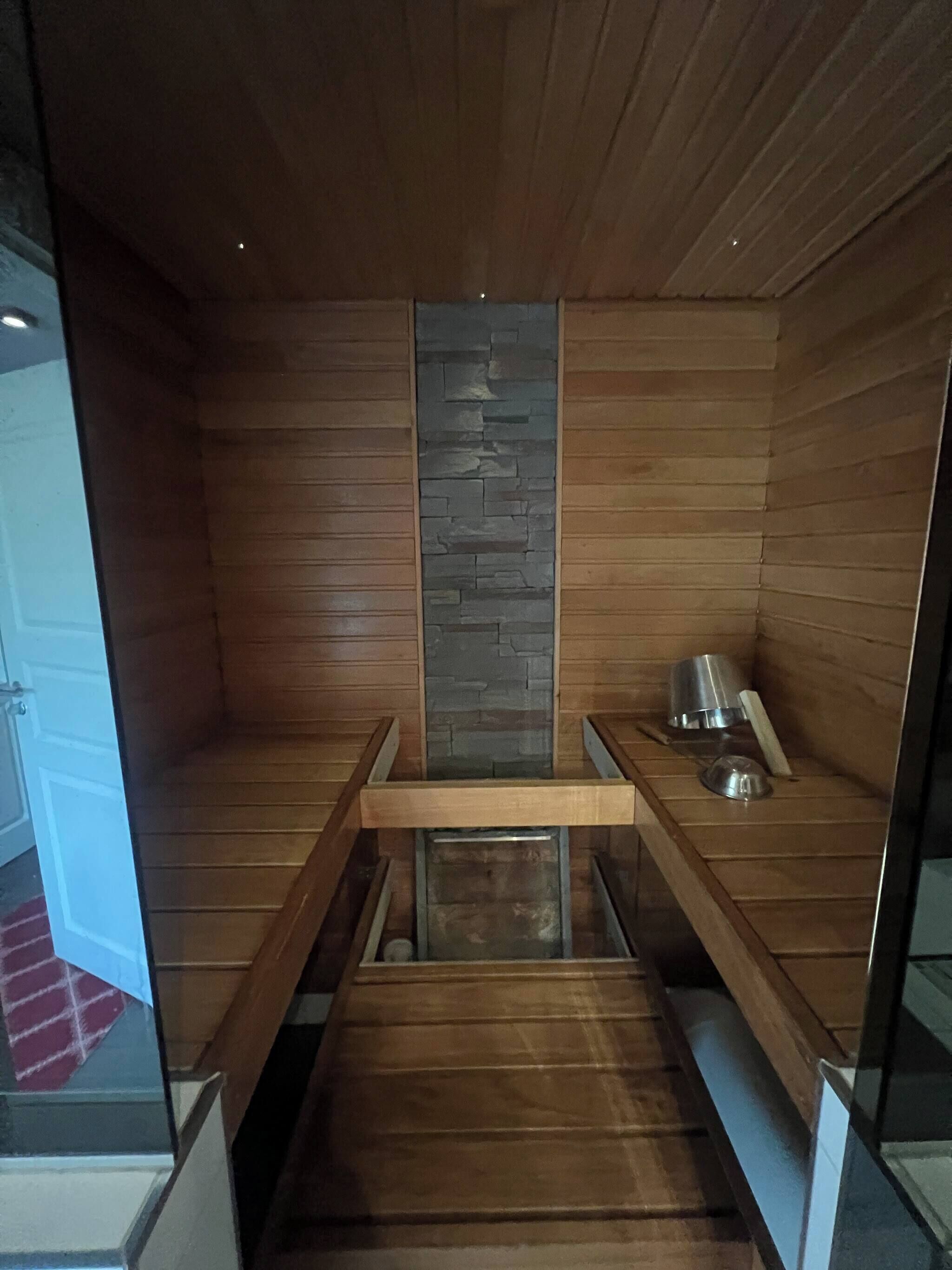 Apartamento, 2 quartos, sacada, vista para a cidade | Sauna seca