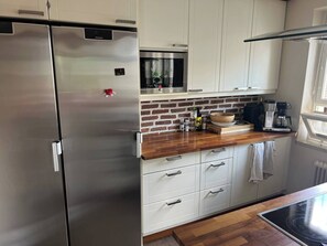 Apartamento, 2 quartos, sacada, vista para a cidade | Parte interna