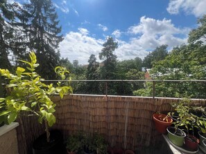 Apartamento, 2 quartos, sacada, vista para a cidade | Jardim