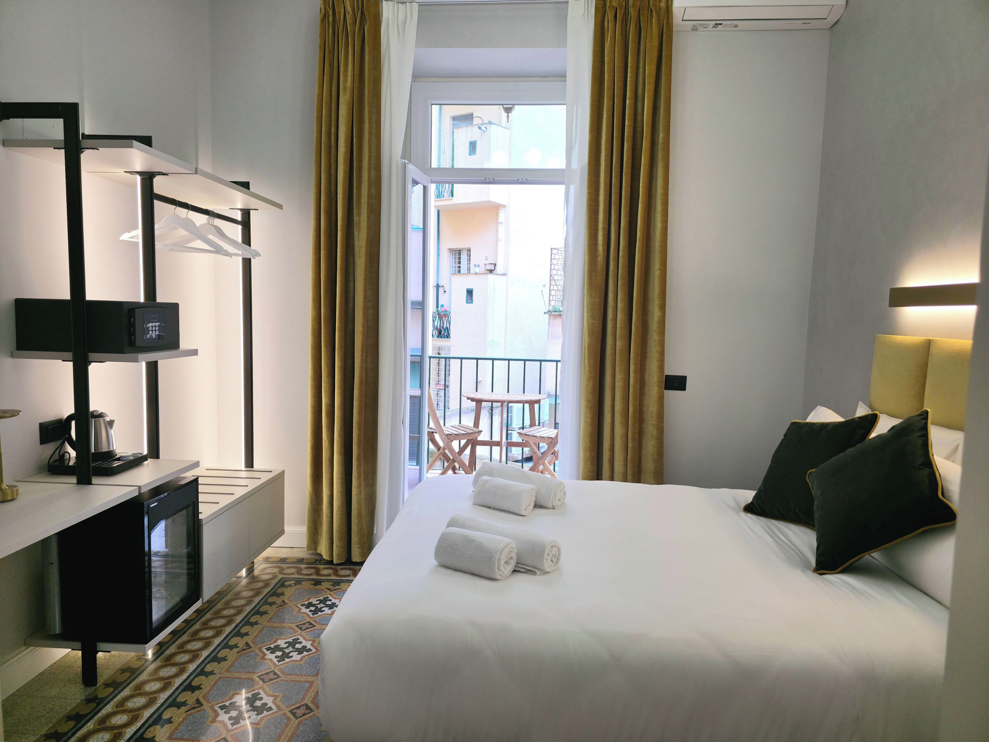 Dobbeltrom – comfort, balkong, bakgårdsutsikt | Minibar, safe på rommet, skrivebord og blendingsgardiner
