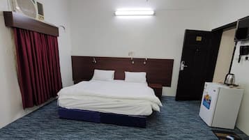 Classic Double Room, Mobility Accessible, Air conditioning | In-room safe, desk, iron/ironing board, free WiFi