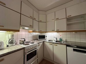 Apartment, 2 Bedrooms, Balcony, City View | Bahagian dalam