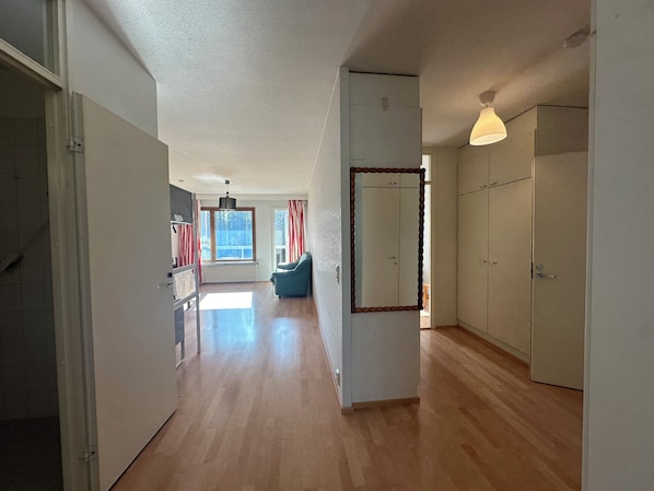 Apartment, 2 Bedrooms, Balcony, City View | Interior