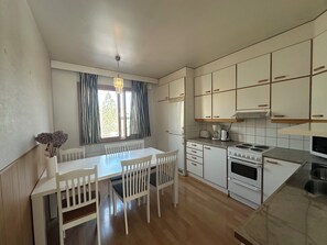 Departamento, 2 habitaciones, balcón, vista a la ciudad | Interior