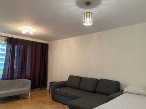 Departamento, 2 habitaciones, con acceso para personas discapacitadas, balcón | Área de sala de estar