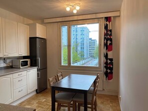 Departamento, 2 habitaciones, con acceso para personas discapacitadas, balcón | Cocina privada