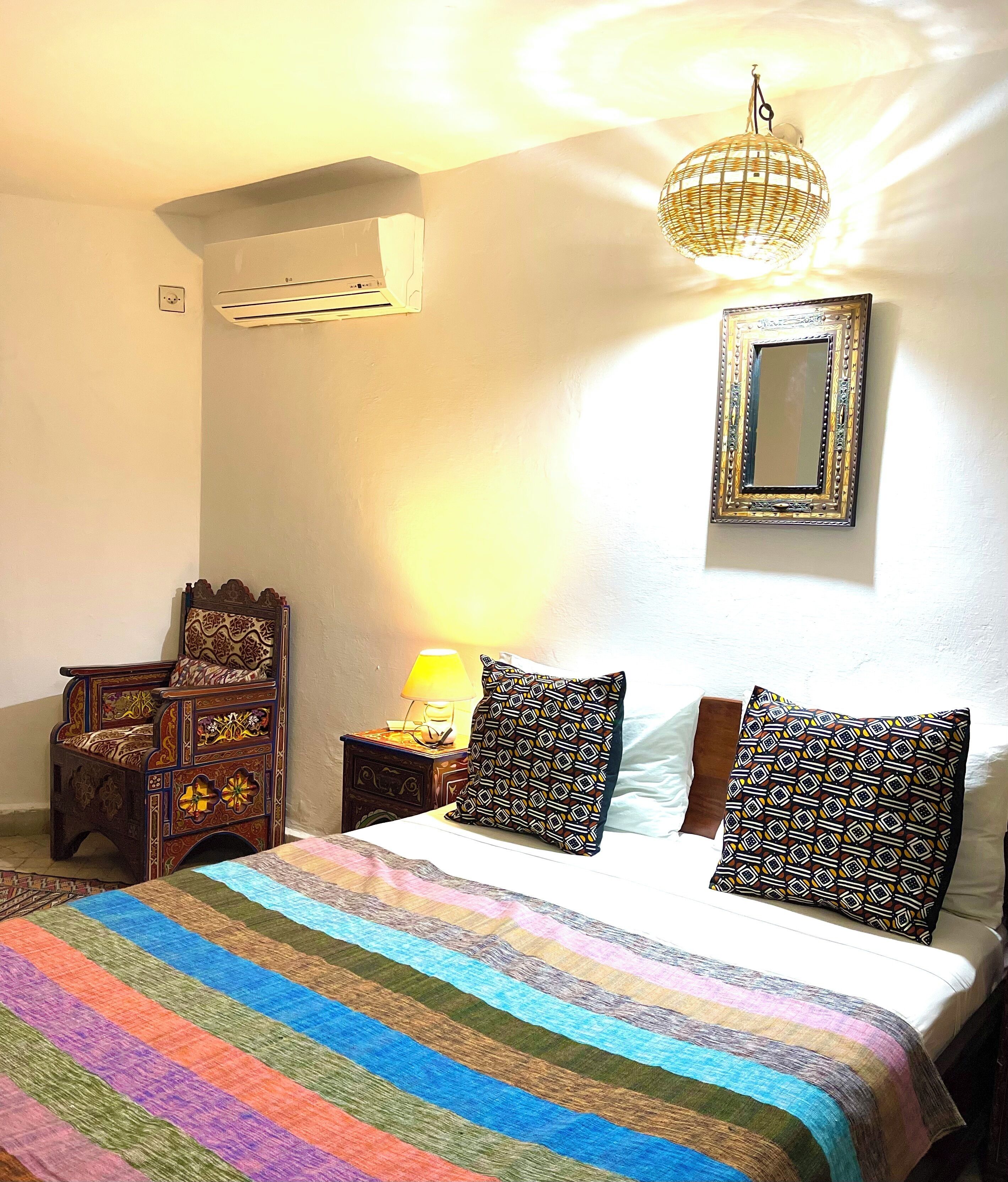 Mörkläggningsgardiner, strykjärn/strykbräda och gratis wi-fi