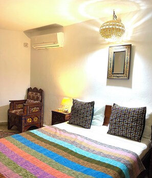 Cortinas blackout, tabla de planchar con plancha y wifi gratis 