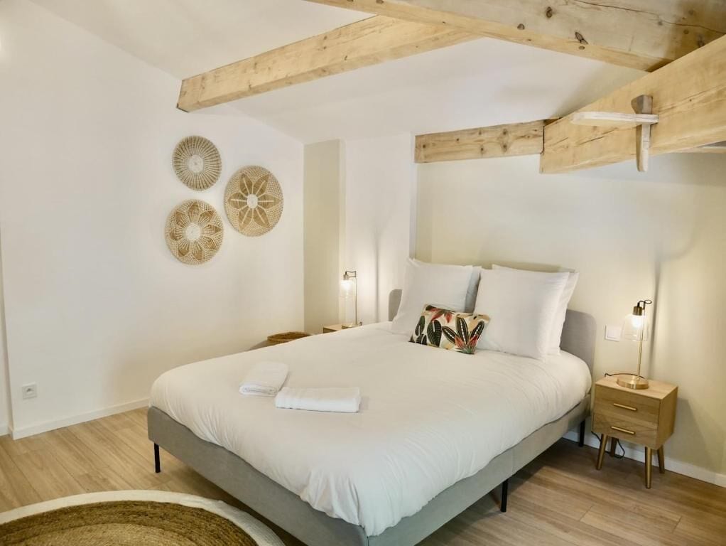 Sistema de insonorización, tabla de planchar con plancha y wifi gratis 