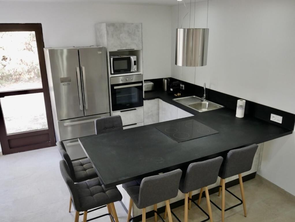 Standard Apartment, Garden View | Private kitchen | High chair