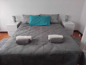 5 Schlafzimmer, Bügeleisen/Bügelbrett, WLAN