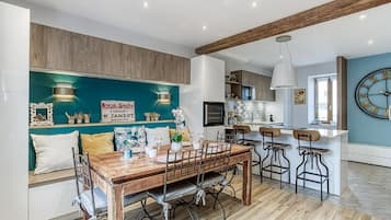 Appartamento Deluxe, bagno privato | Ristoranti