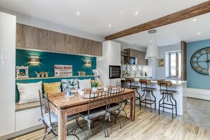 Deluxe Apartment, Private Bathroom | Dining - La demeure de Gab  (Trévoux)