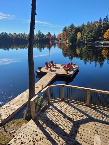 PRIVATE LAKE FRONT COTTAGE near Burks Falls