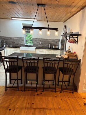Fridge, microwave, oven, stovetop - PRIVATE LAKE FRONT COTTAGE near Burks Falls (Magnetawan)