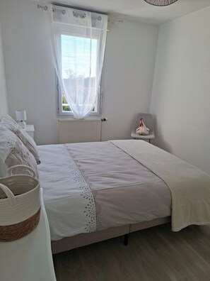 2 habitaciones, tabla de planchar con plancha, wifi y ropa de cama 