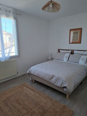 2 dormitorios, tabla de planchar con plancha, wifi y ropa de cama