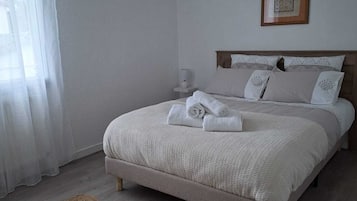 2 chambres, fer et planche Ă repasser, Wi-Fi, draps fournis