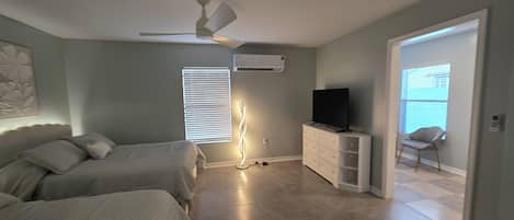 1 bedroom, iron/ironing board, WiFi (free), bed sheets