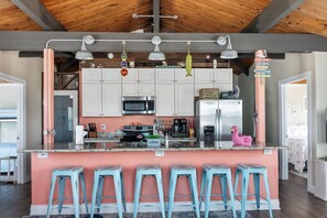 Micro-ondes, four, plaque de cuisson, lave-vaisselle