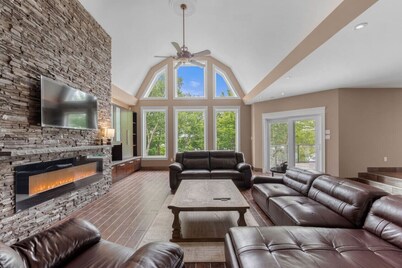 Tranquil Chateau on Moody Lake