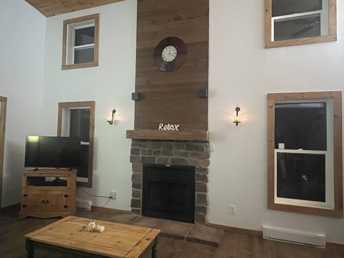 Year Round Victoria Beach Cottage Retreat Cozy Rustic Vibes with Modern Amenties