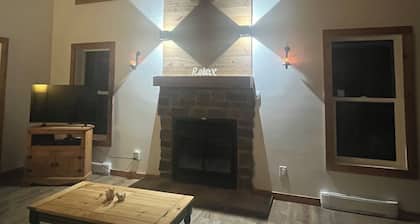 Year Round Victoria Beach Cottage Retreat Cozy Rustic Vibes with Modern Amenties