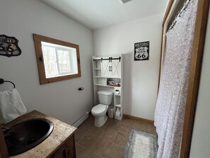 Haartrockner, Handtücher, Seife, Shampoo