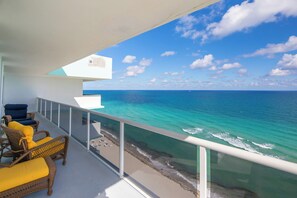 Property grounds - Stunning Penthouse on Hollywood Beach (Hollywood)