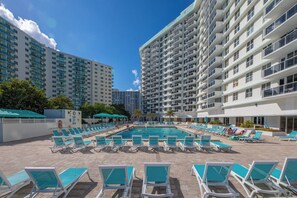 Pool - Stunning Penthouse on Hollywood Beach (Hollywood)