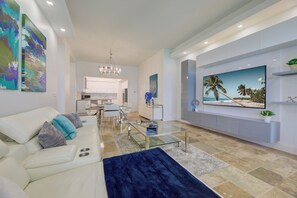 Living area - Stunning Penthouse on Hollywood Beach (Hollywood)