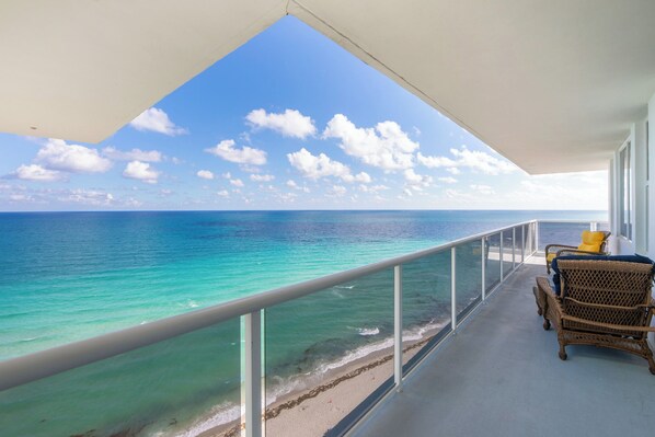 Property grounds - Stunning Penthouse on Hollywood Beach (Hollywood)
