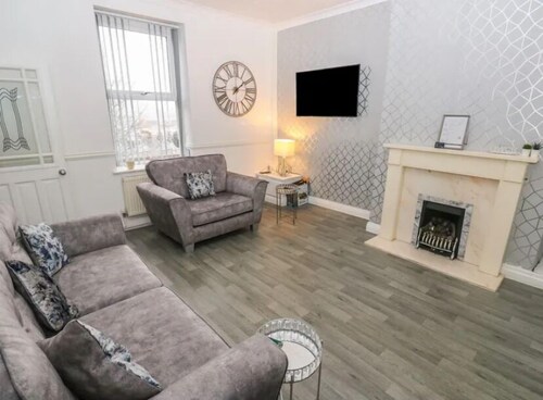 Chestnut lodge-escape to the woodland near the city!
