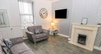 Chestnut lodge-escape to the woodland near the city!