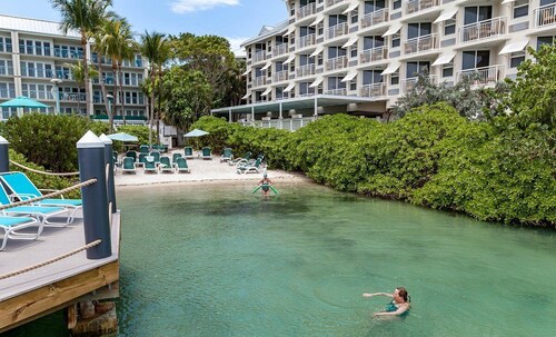 Galleon Resort Studio - Waterfront -Studio lockout with king bed.