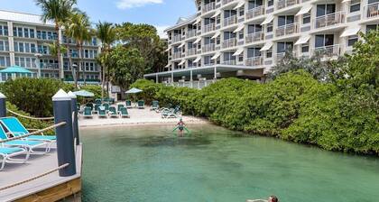 Galleon Resort Studio - Waterfront -Studio lockout with king bed.