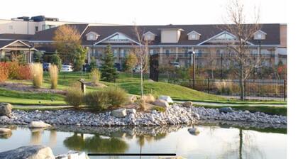 Cozy 1-bedroom hotel suites in serene Collingwood with fitness room