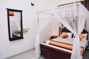 6 bedrooms, free WiFi, bed sheets - Luxury 6BR villa with private pool near beach (Mirissa)