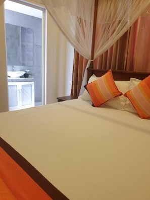 6 bedrooms, free WiFi, bed sheets