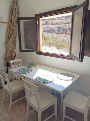 Villa, 2 Schlafzimmer, Balkon, Gartenblick | Esszimmer