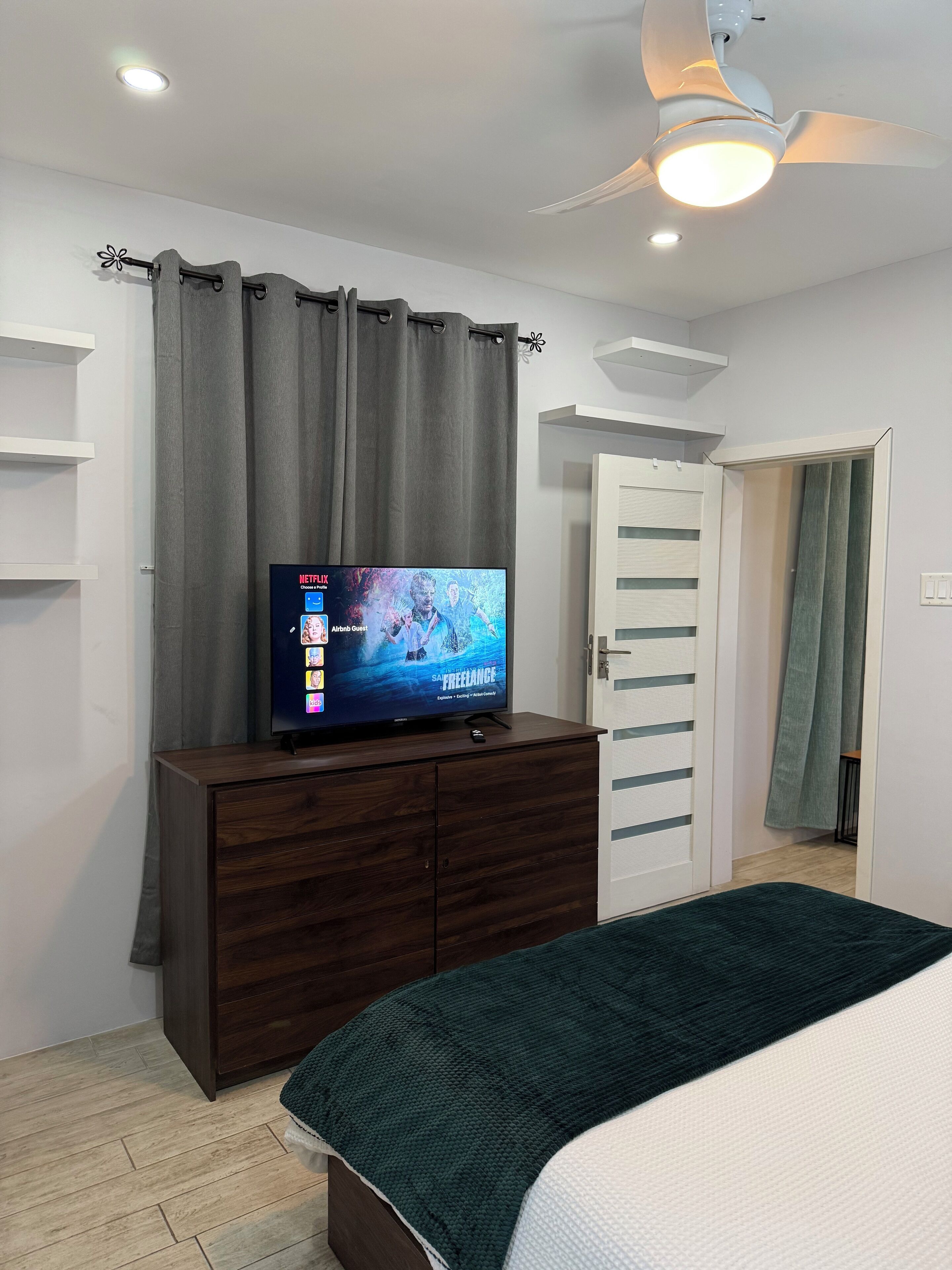 1 chambre, fer et planche à repasser, Wi-Fi, draps fournis