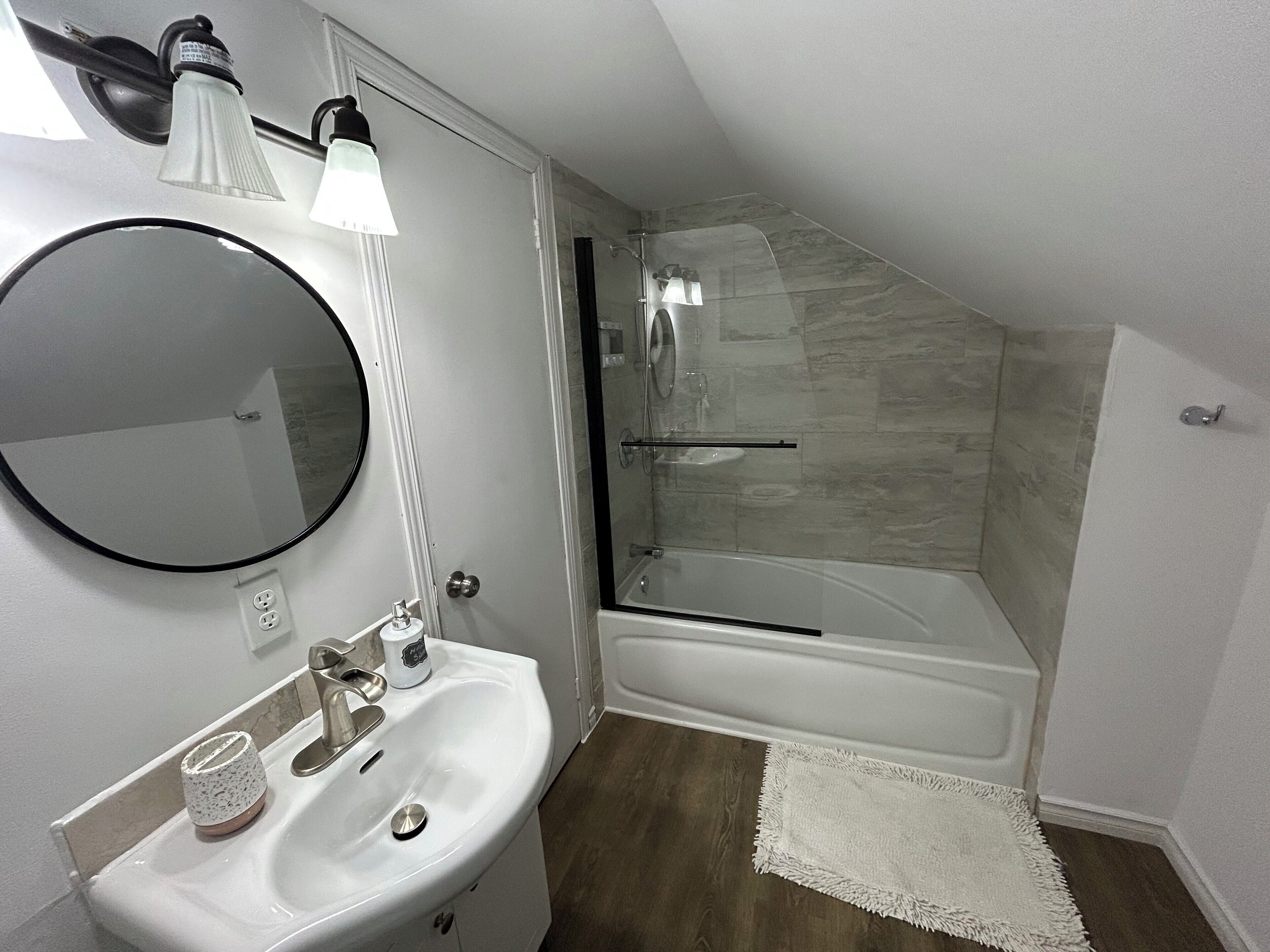 Comfort Quadruple Room | Bathroom | Shower, hair dryer, towels, soap