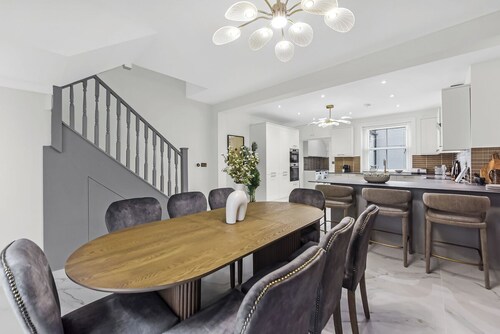 Elegant 5-Bed Georgian Townhouse, Central London