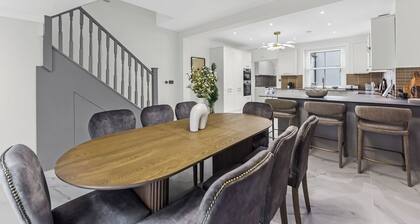 Elegant 5-Bed Georgian Townhouse, Central London
