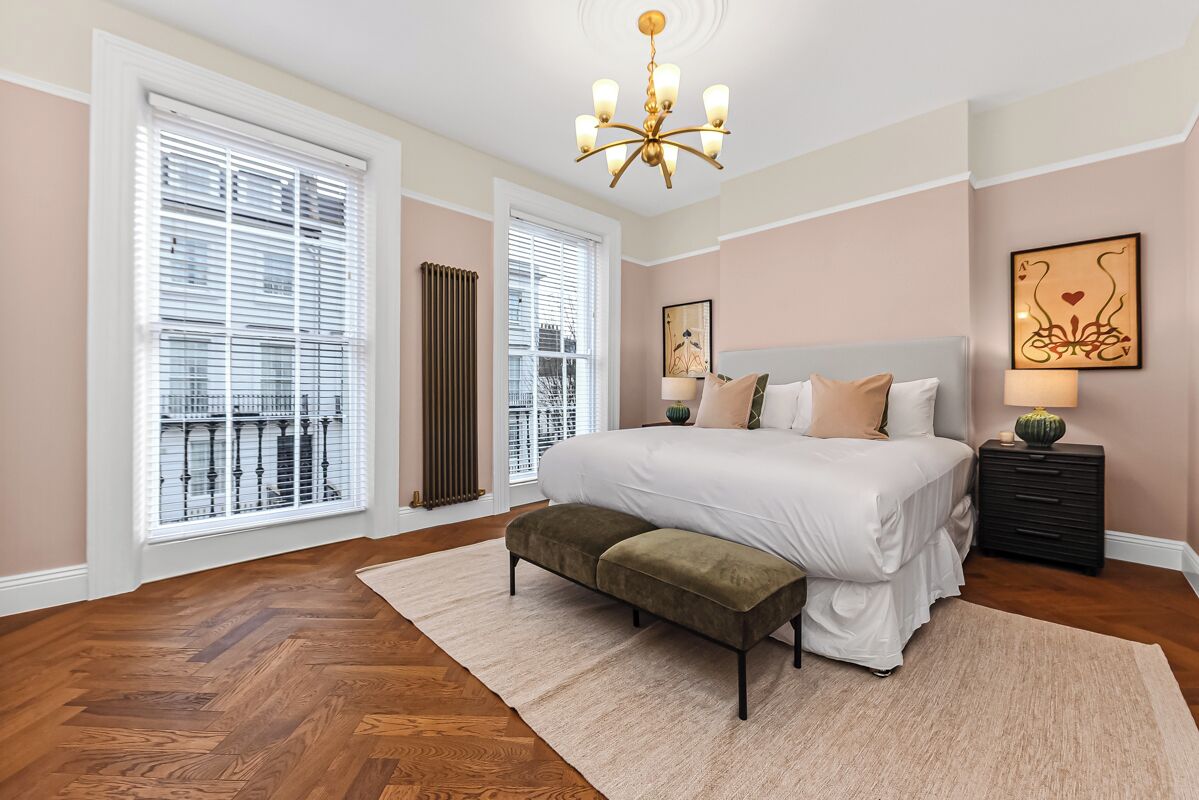 5 bedrooms, iron/ironing board, WiFi, bed sheets