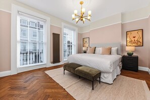 5 bedrooms, iron/ironing board, WiFi, bed sheets