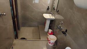Phòng 3 Tiêu chuẩn, quang cảnh đồi núi | Phòng tắm