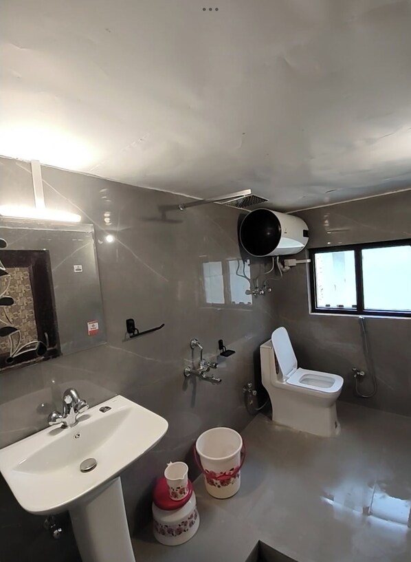 A modern bathroom with a large sink, toilet, and shower. - FLORA AND FAUNA GUEST HOUSE PAHALGAM (Anantnag)