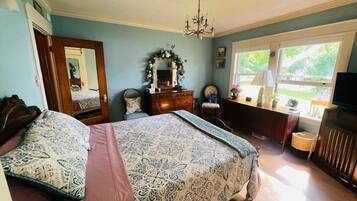 Exclusieve tweepersoonskamer, uitzicht op tuin | Luxe beddengoed, bedden met traagschuimmatras, individueel gedecoreerd